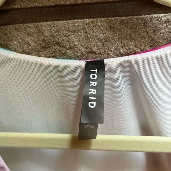 Torrid Wireless Mesh Surplice Sleeve Bikini Top 1x vacation colorful - Picture 5 of 8